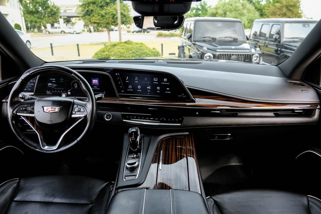 Used 2024 Cadillac Escalade Premium Luxury w/ Performance Package AWD/4WD image 12