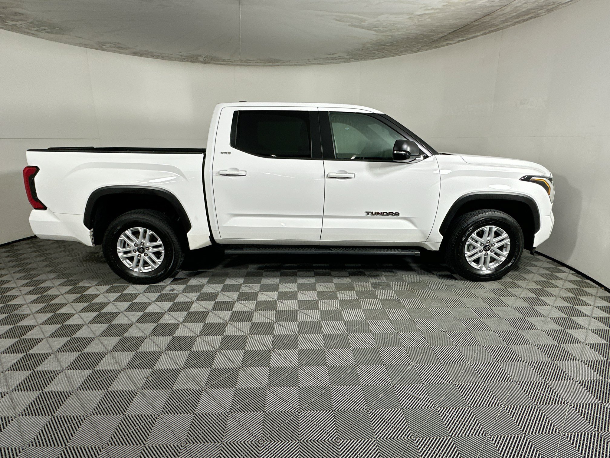 Used 2025 Toyota Tundra SR5 w/ SR5 Premium Package AWD/4WD image 2