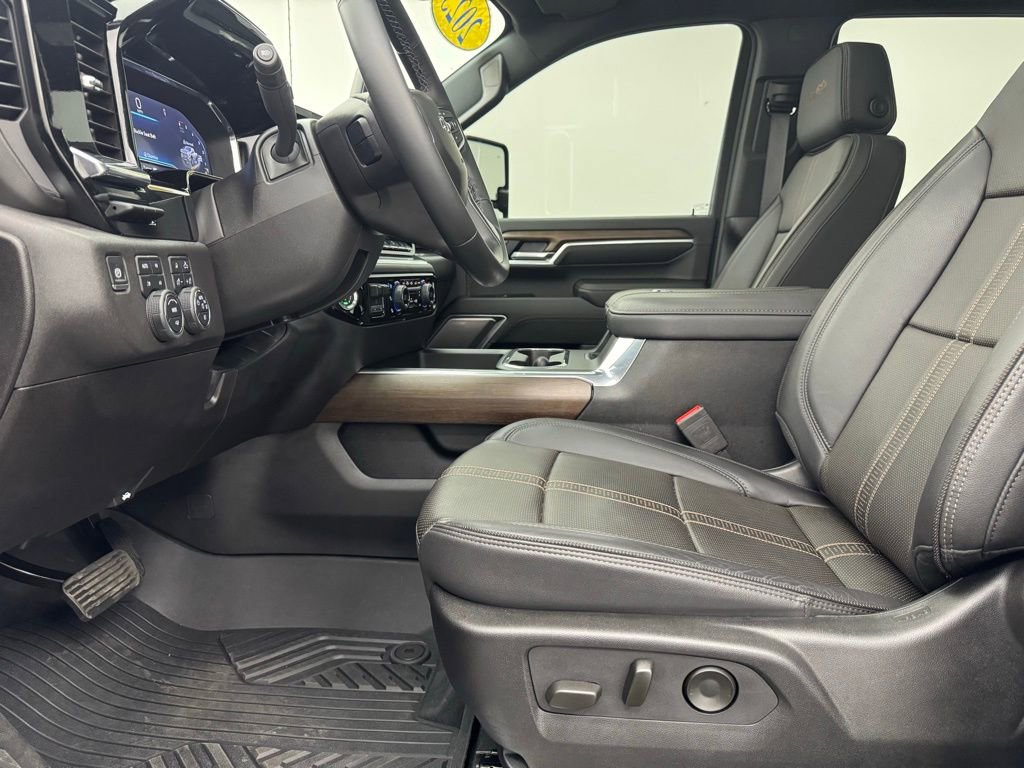 Used 2025 Chevrolet Silverado 2500 High Country w/ Technology Package AWD/4WD image 20