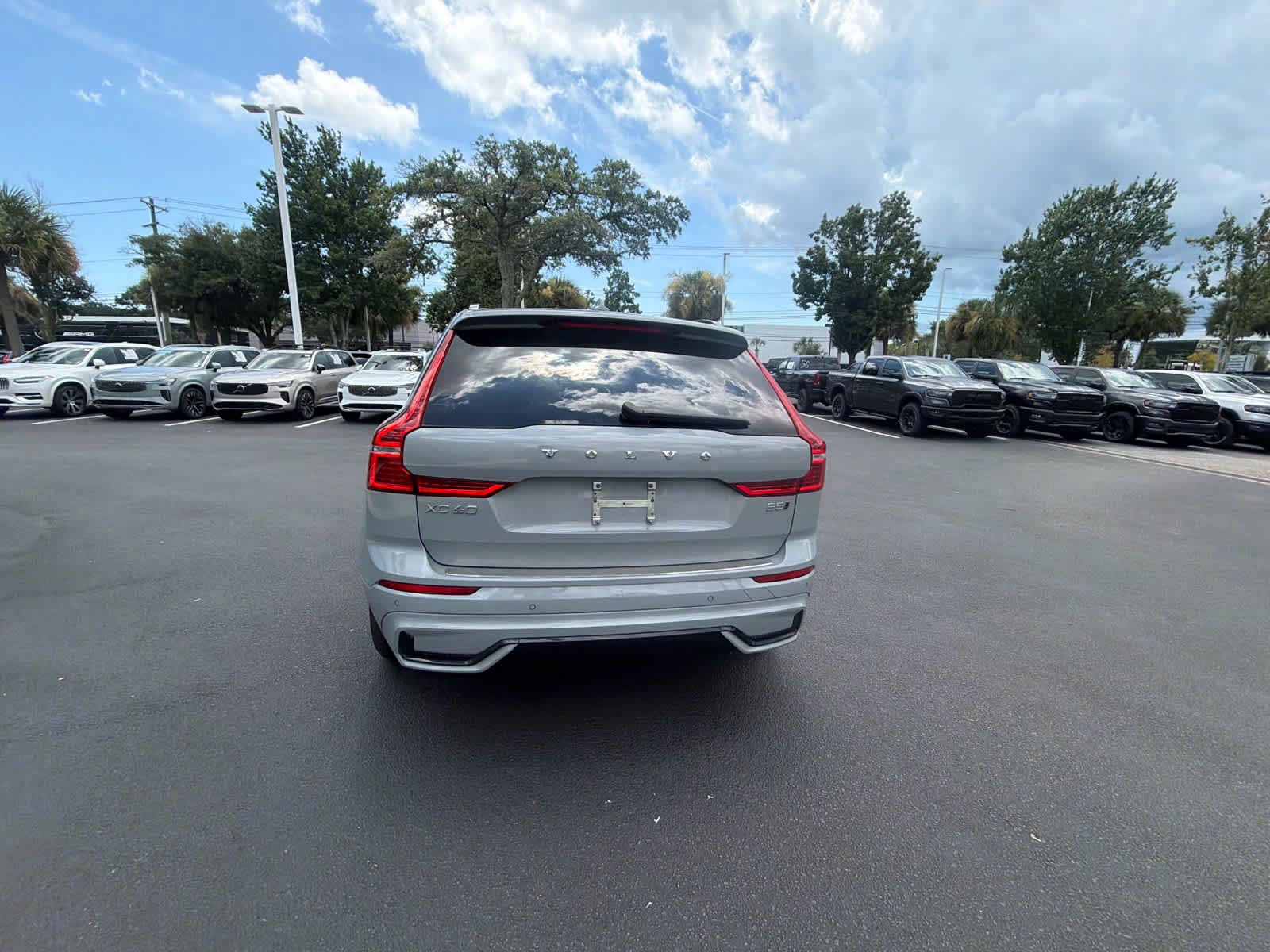 Certified 2024 Volvo XC60 B5 Core w/ Protection Package Premier AWD/4WD image 53