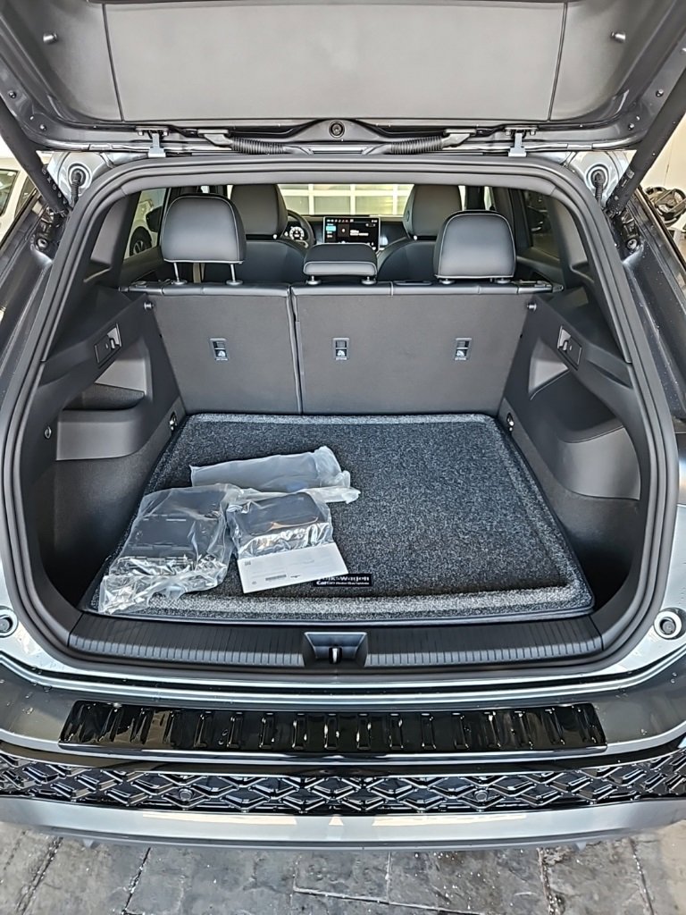 New 2026 Volkswagen Tiguan SE R-Line image 19