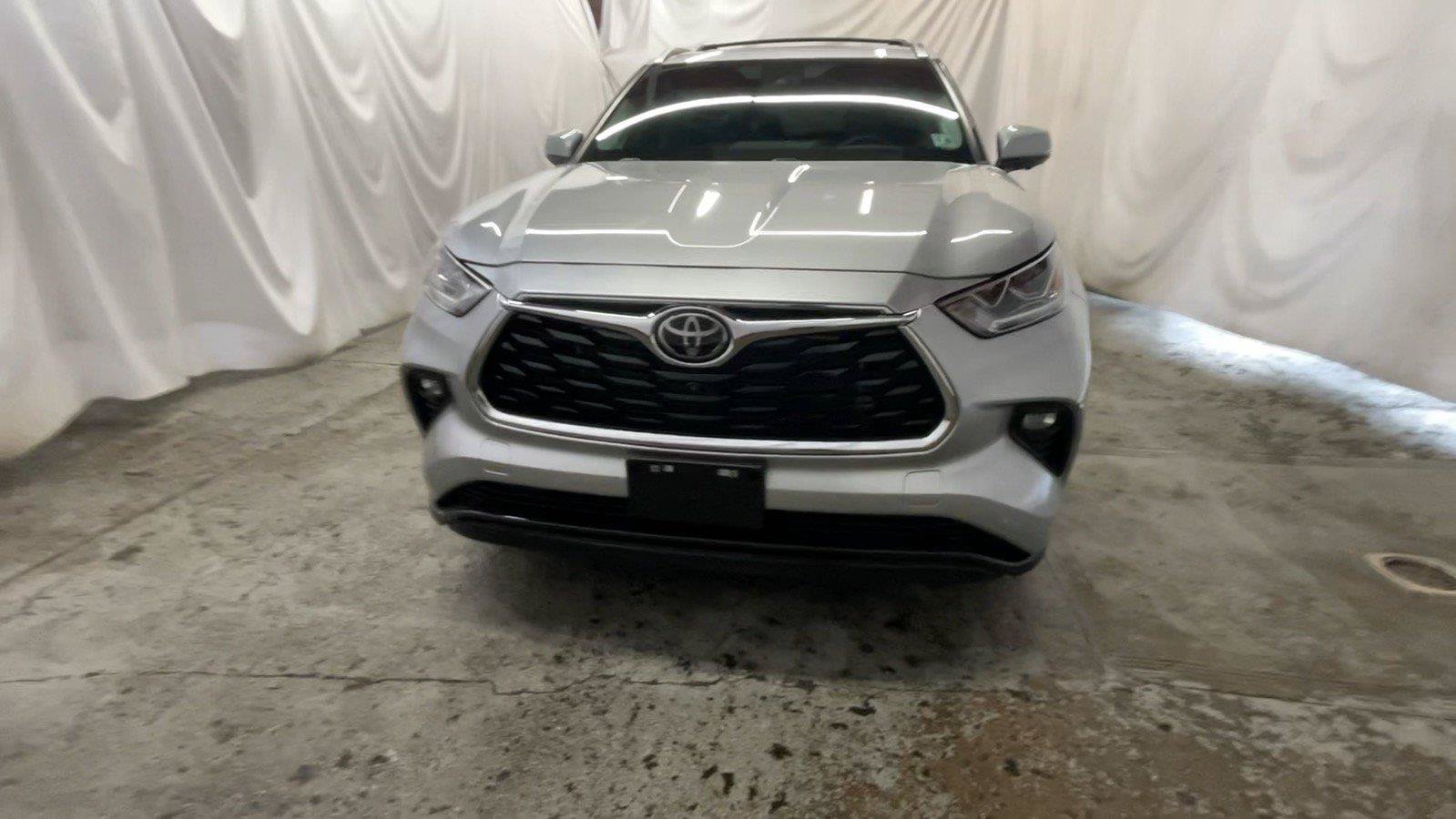 Used 2024 Toyota Highlander Limited AWD/4WD image 14