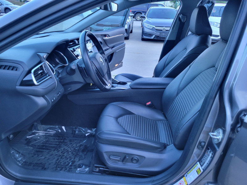 Used 2018 Toyota Camry SE FWD image 21