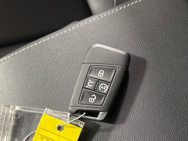 Used 2023 Volkswagen Tiguan SE w/ Panoramic Sunroof Package AWD/4WD image 40