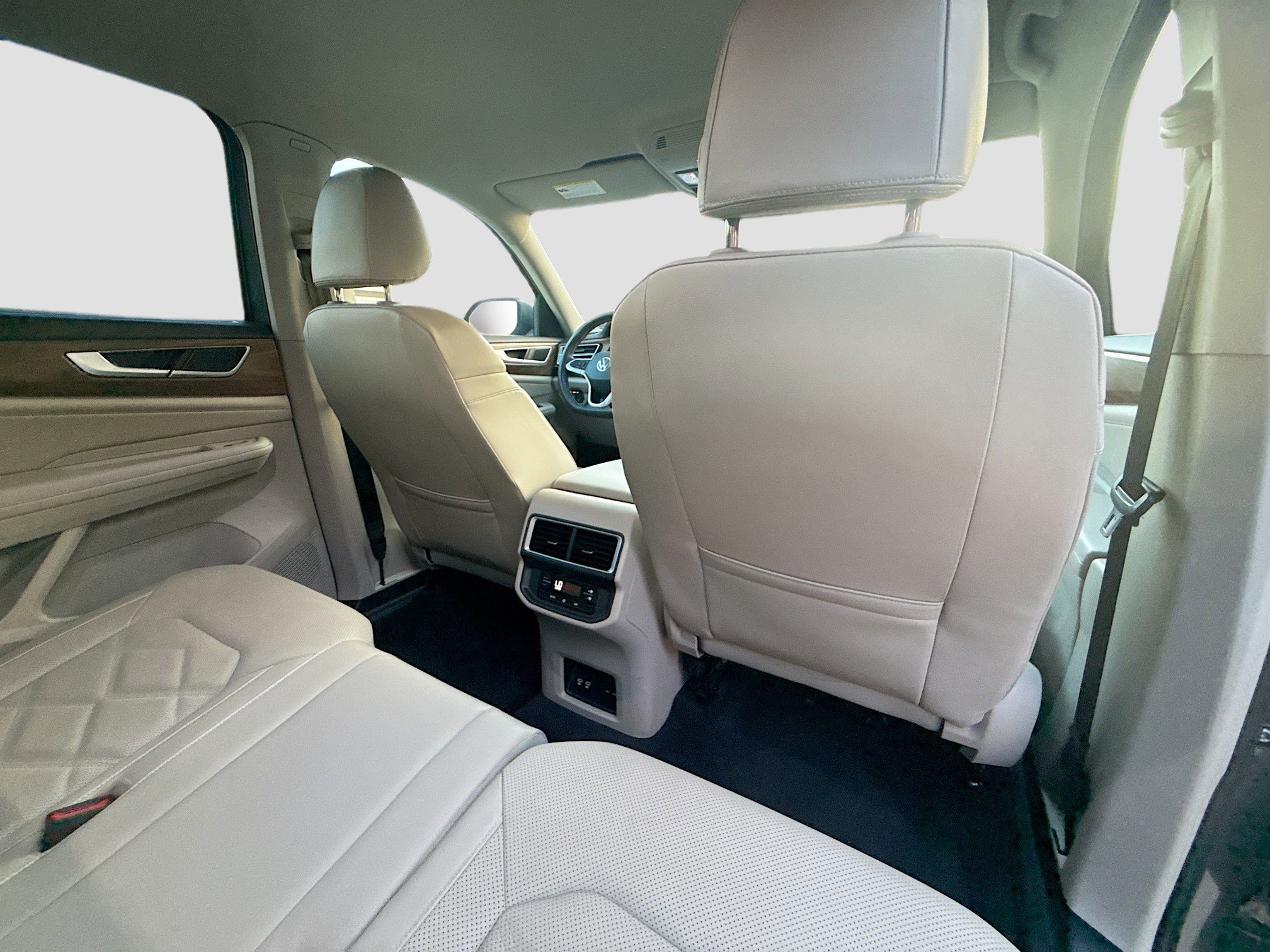 Used 2024 Volkswagen Atlas SE image 30