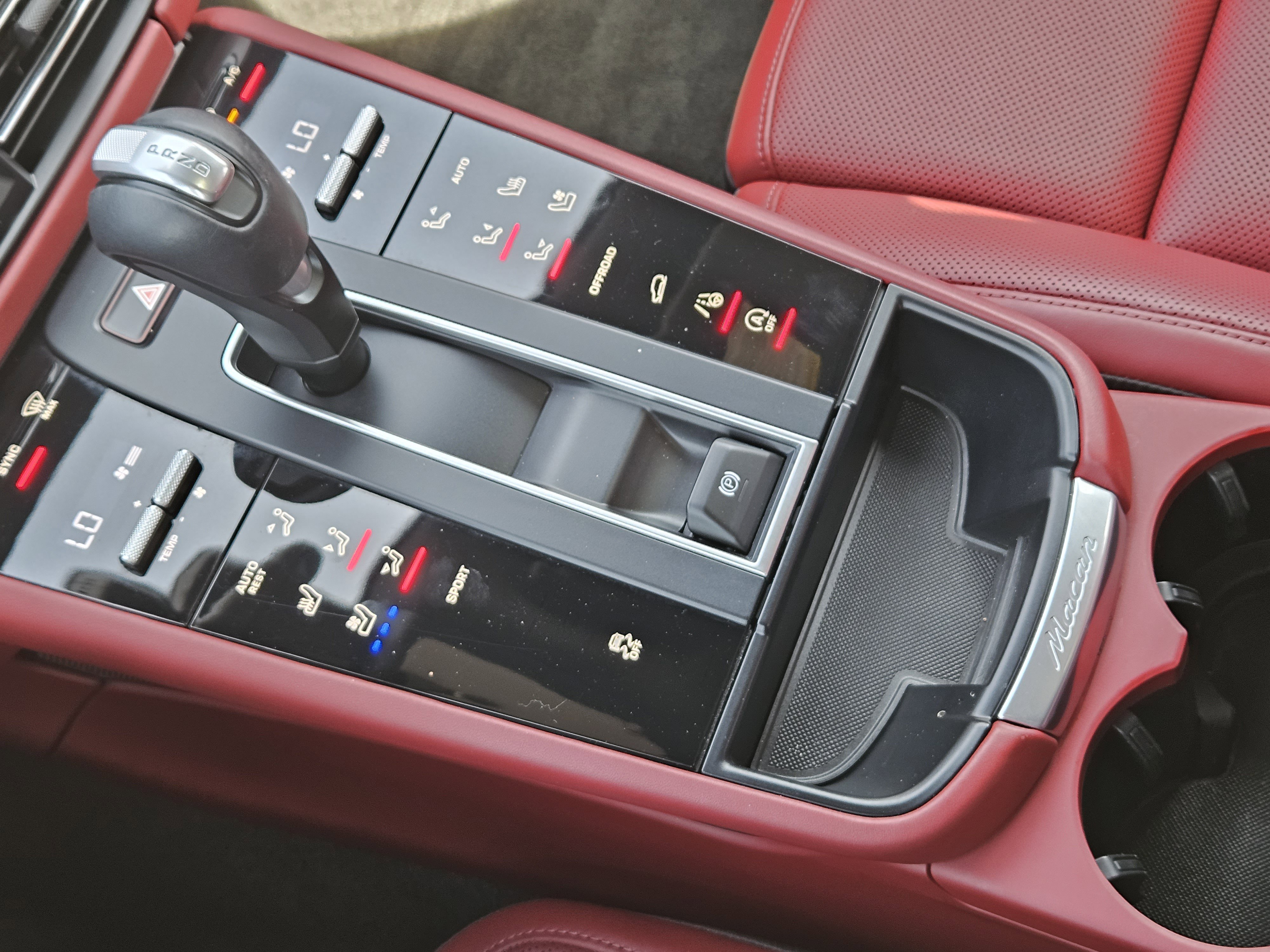 Used 2023 Porsche Macan Turbo image 20