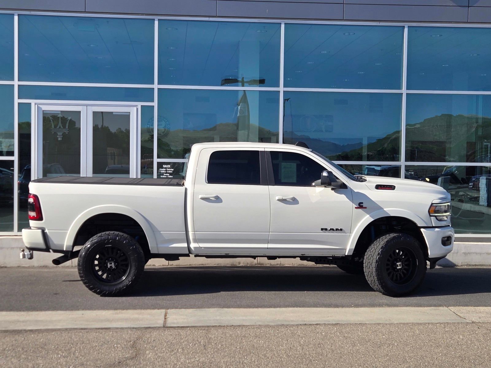 Used 2022 RAM 2500 Laramie w/ Night Edition AWD/4WD image 3