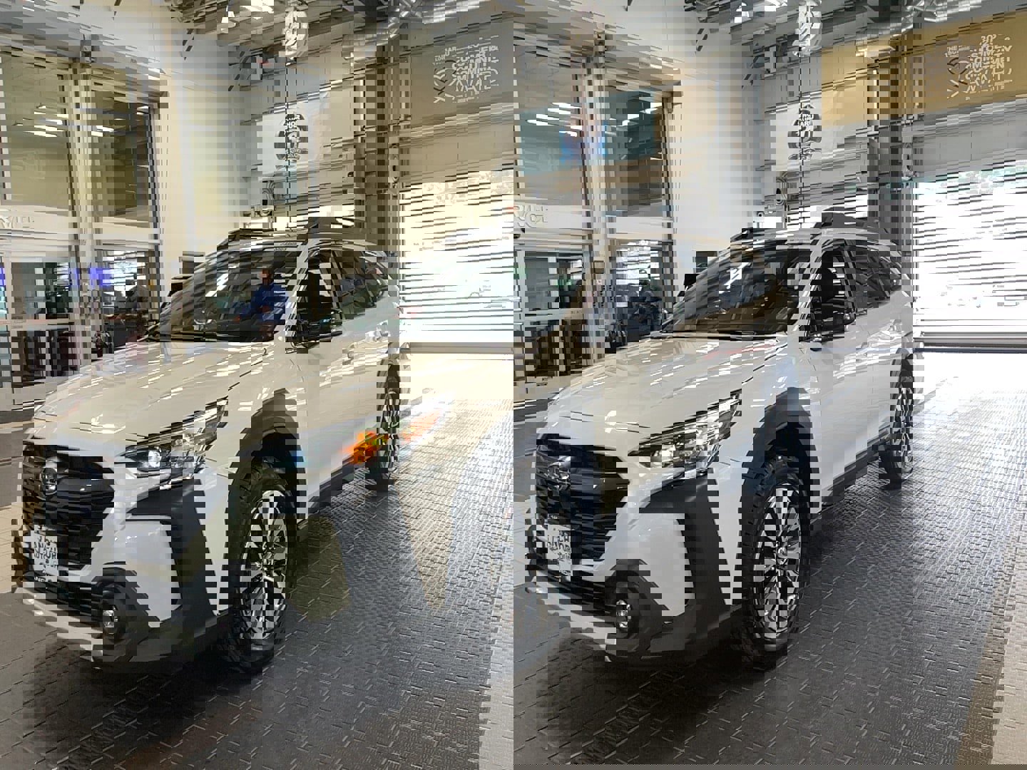 Used 2024 Subaru Outback Limited image 3