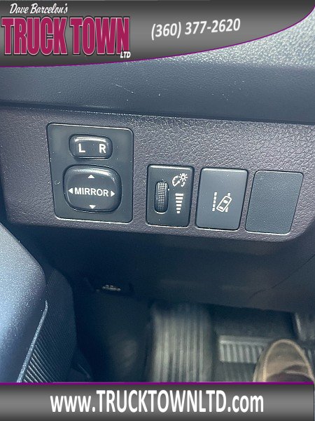 Used 2017 Toyota RAV4 LE w/ All Weather Liner Package AWD/4WD image 18