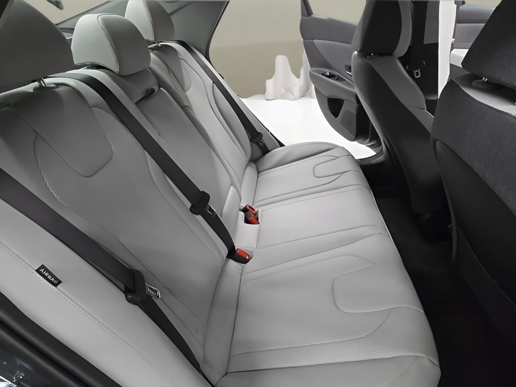 New 2026 Hyundai Elantra Limited FWD image 18