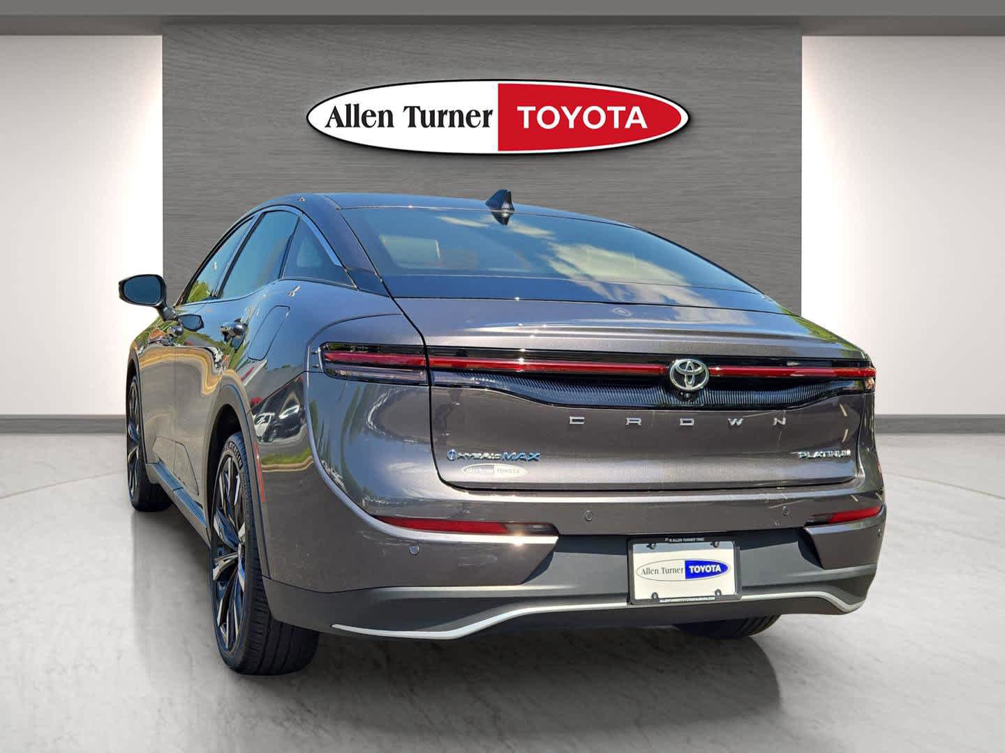 Used 2024 Toyota Crown Platinum AWD/4WD image 9