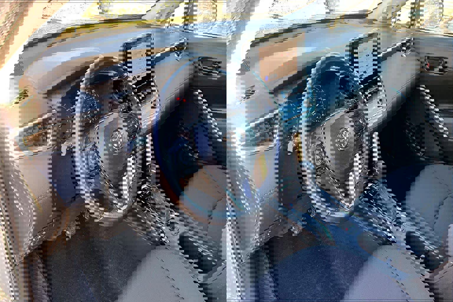 Certified 2023 Toyota Corolla Cross LE w/ Moonroof Package image 17