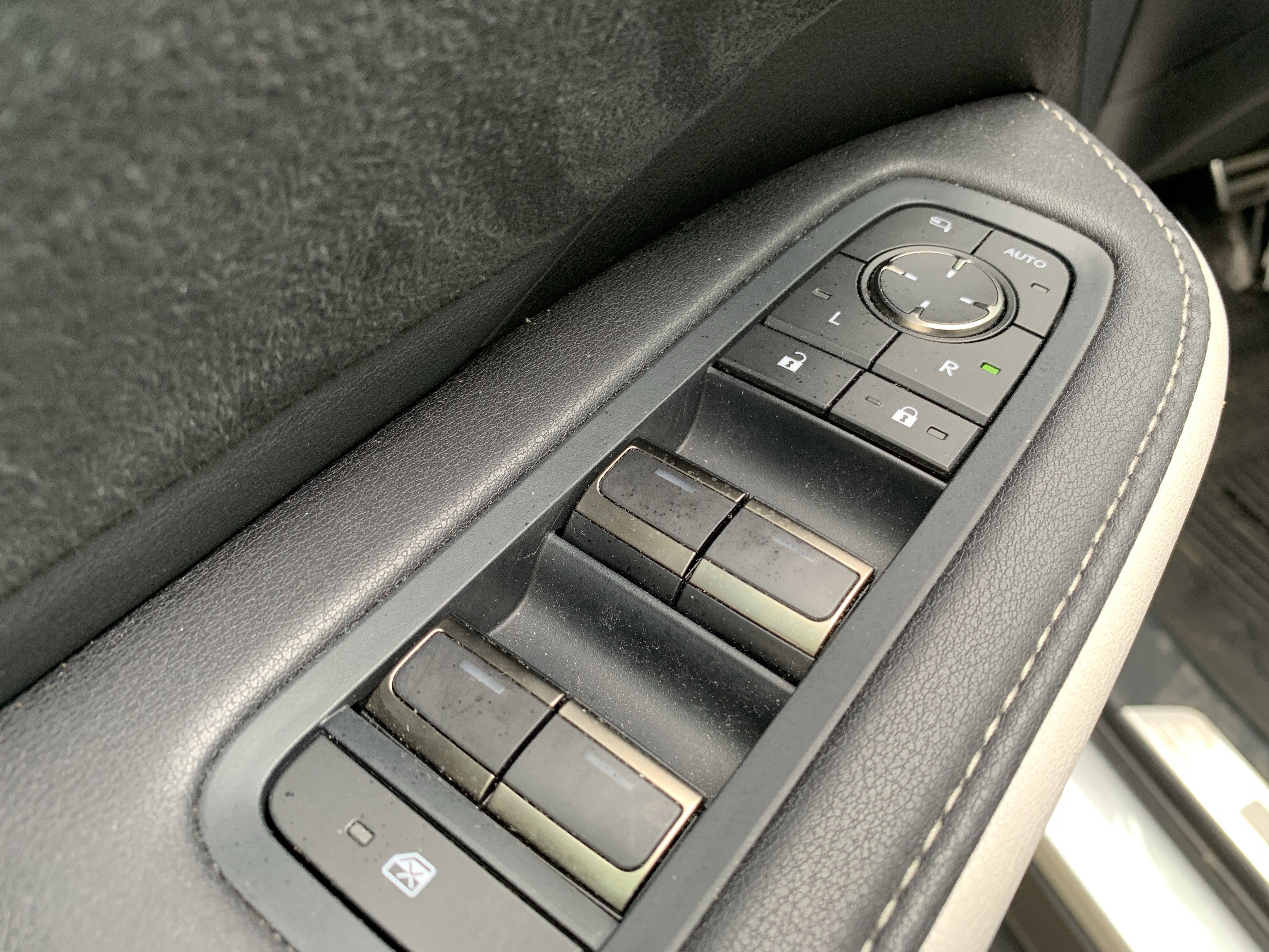 Used 2025 Lexus TX 500h AWD w/ Technology Package image 15