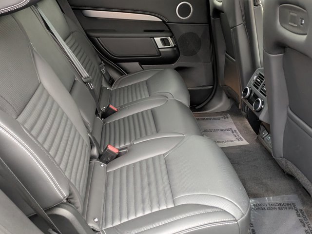 Used 2025 Land Rover Discovery Dynamic SE image 23