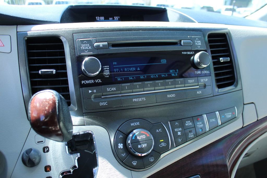 Used 2012 Toyota Sienna XLE image 18