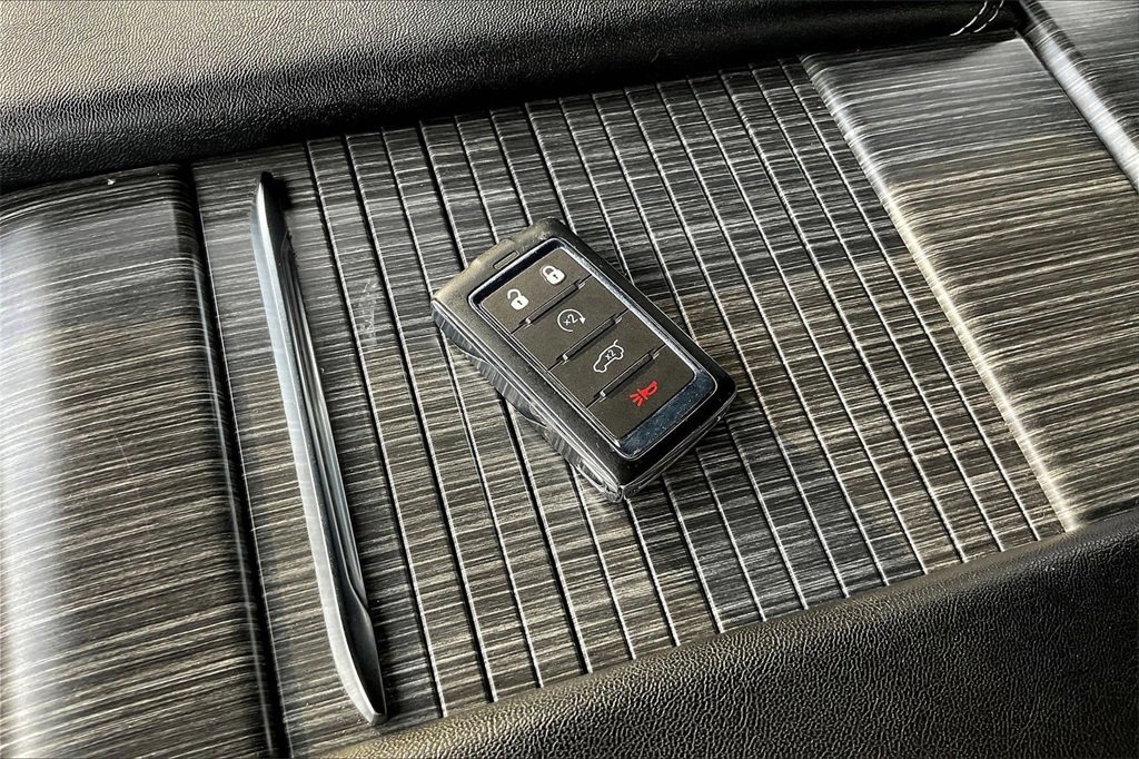 Used 2024 Jeep Wagoneer Series II w/ Flexible Seating Group image 37