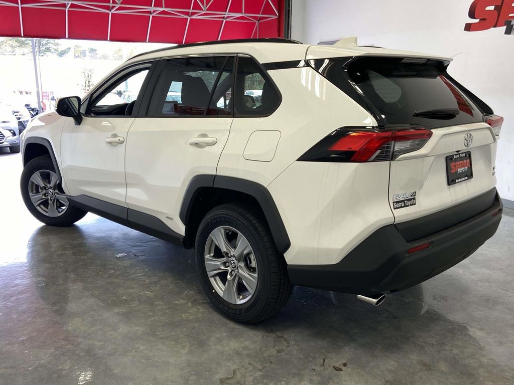 Used 2025 Toyota RAV4 XLE w/ Convenience Package AWD/4WD image 5