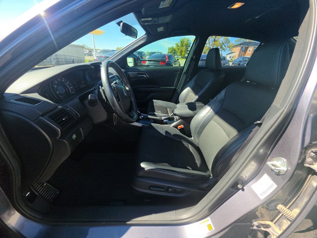Used 2017 Honda Accord Sport image 13