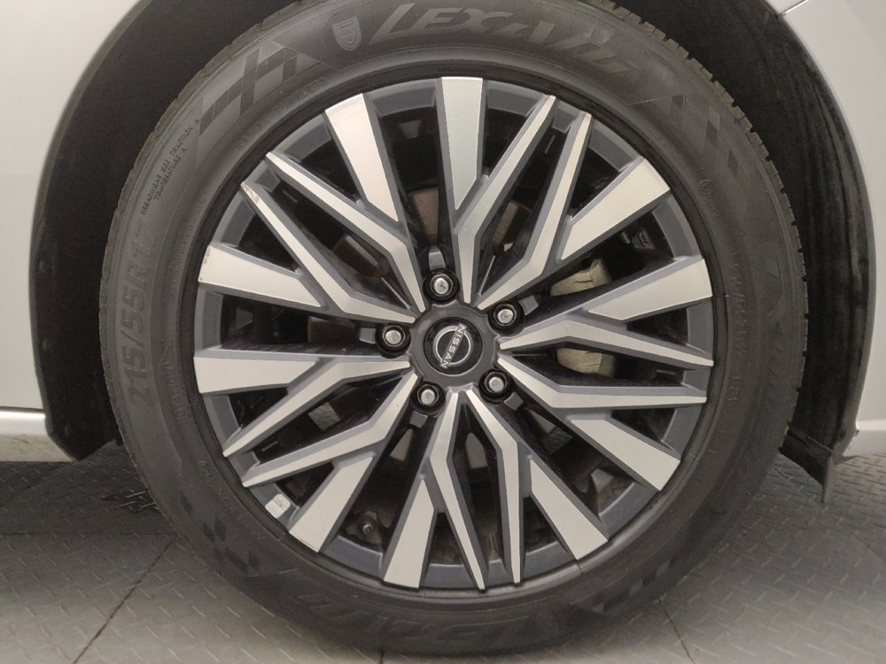 Used 2025 Nissan Altima 2.5 SV FWD image 31