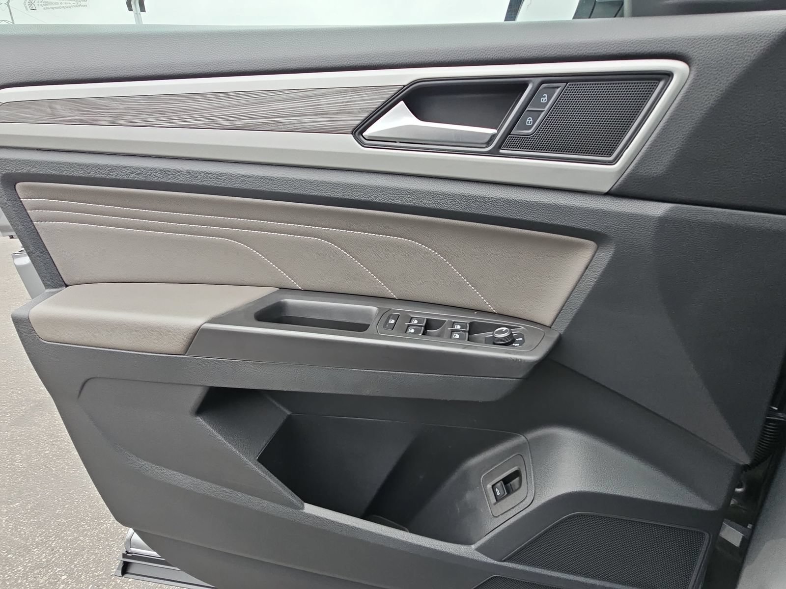 Used 2023 Volkswagen Atlas Cross Sport SE w/ Panoramic Sunroof Package FWD image 26