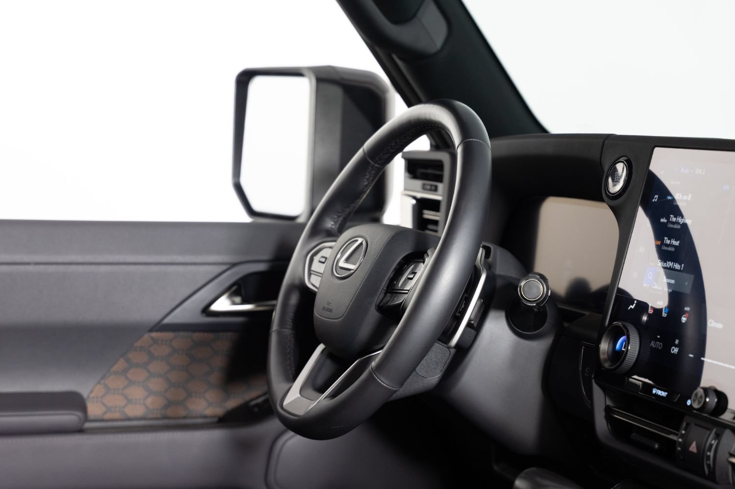 Used 2025 Lexus GX 550 w/ Accessory Package (2T) AWD/4WD image 29