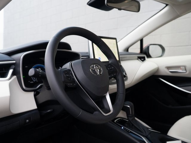 Used 2025 Toyota Corolla XLE image 4