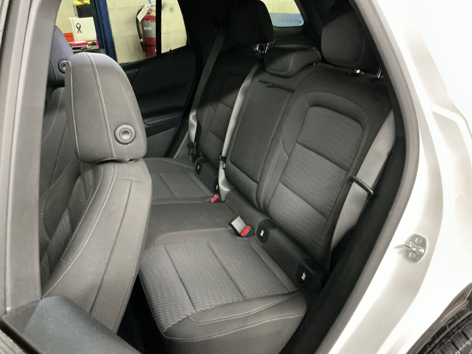 Used 2025 Chevrolet Equinox LT FWD image 33