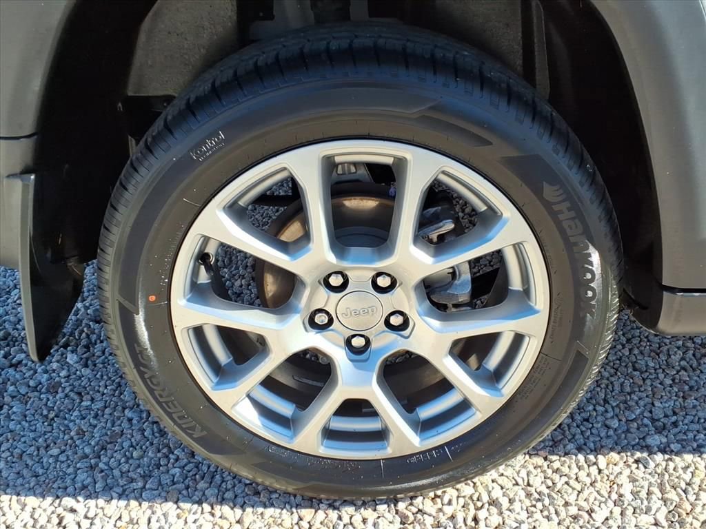 Used 2022 Jeep Compass Latitude image 10