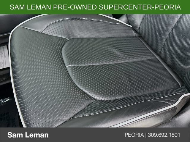 Used 2025 Chrysler Pacifica Limited FWD image 19