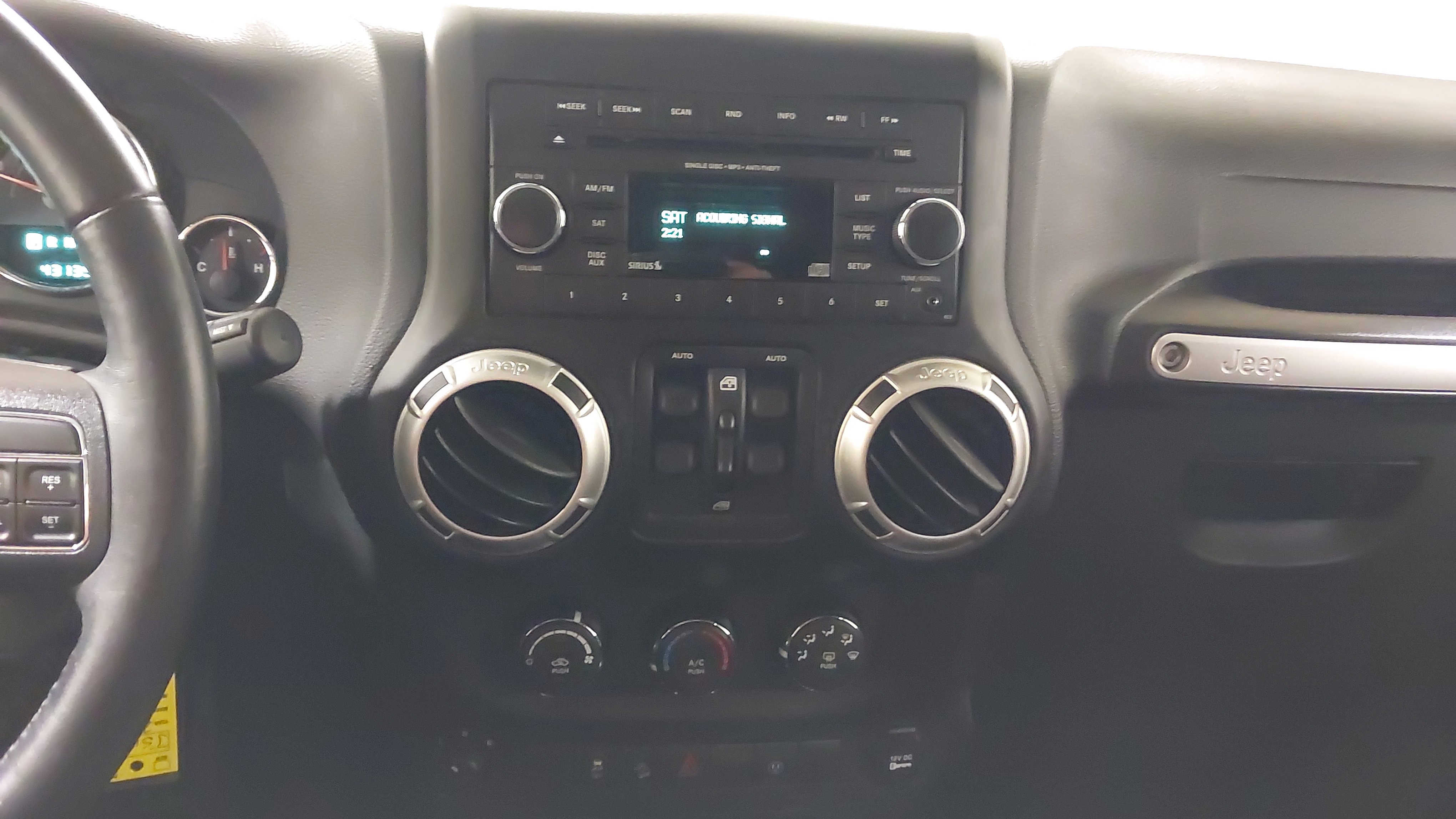 Used 2018 Jeep Wrangler Unlimited Sahara AWD/4WD image 21