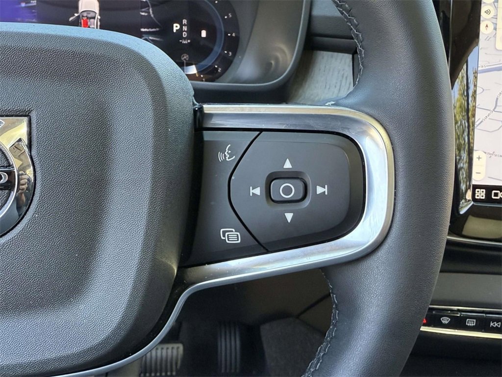 Used 2024 Volvo XC40 B5 Plus w/ Climate Package image 19
