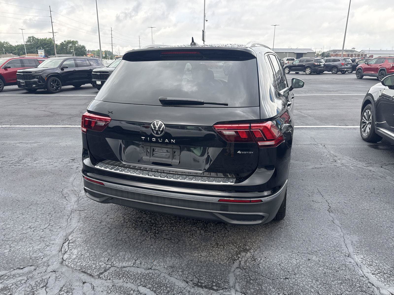Used 2024 Volkswagen Tiguan Wolfsburg Edition AWD/4WD image 3