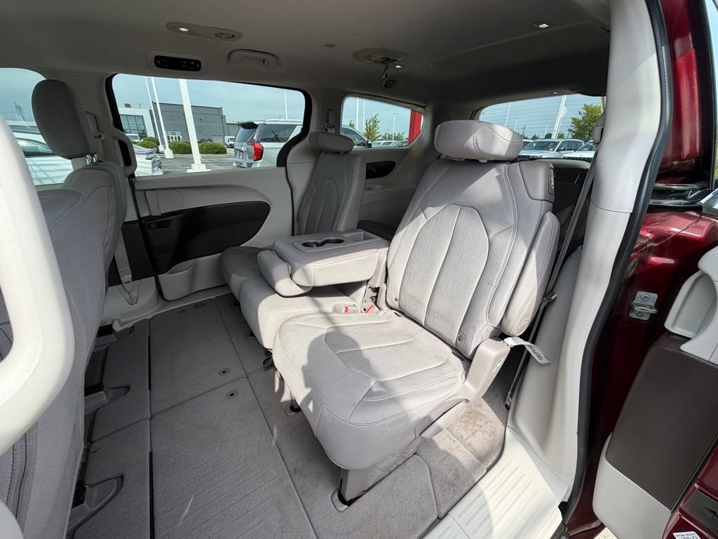 Used 2017 Chrysler Pacifica Touring FWD image 24