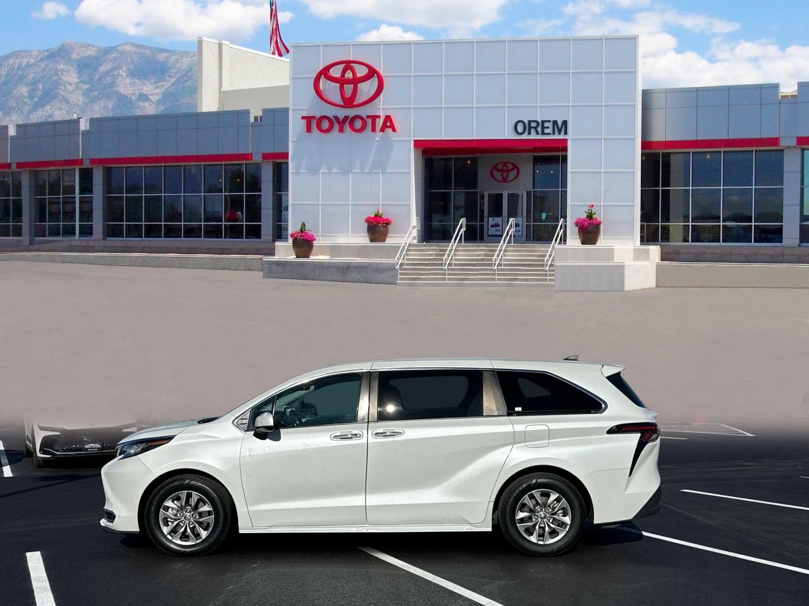 Used 2023 Toyota Sienna XLE FWD image 7
