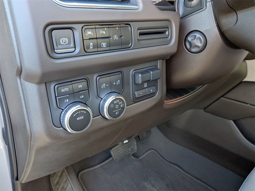 Certified 2023 GMC Yukon SLT w/ SLT Luxury Package image 23