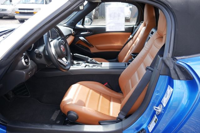 Used 2017 FIAT 124 Spider Lusso image 2