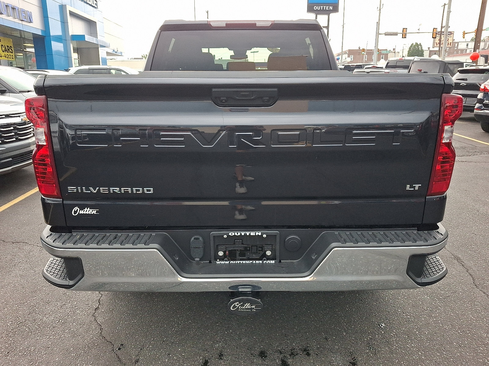 Used 2022 Chevrolet Silverado 1500 LT AWD/4WD image 3