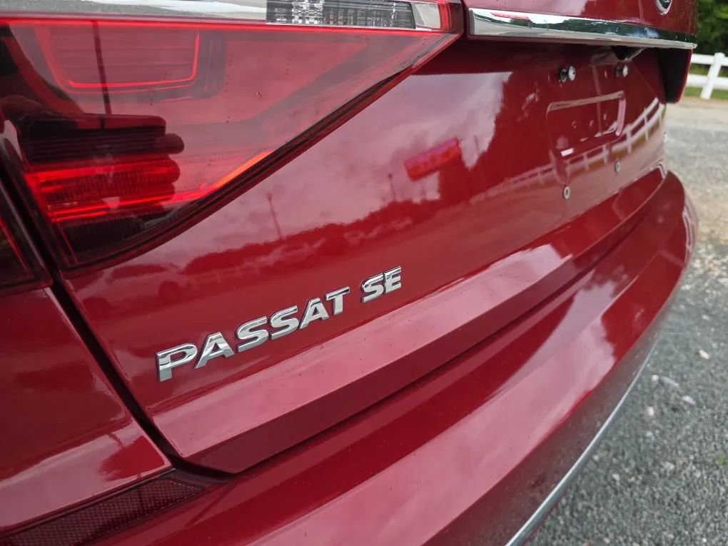Used 2018 Volkswagen Passat 2.0T SE FWD image 11