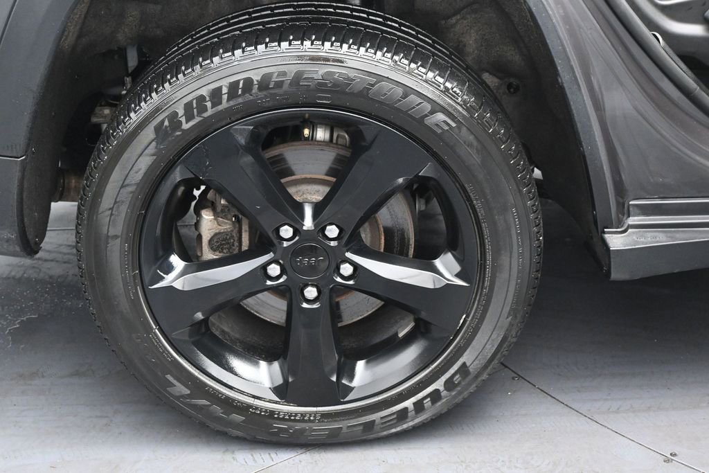 Used 2023 Jeep Grand Cherokee L Laredo AWD/4WD image 11