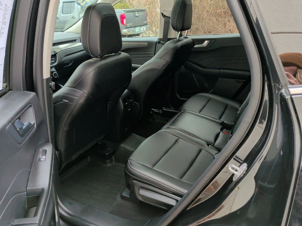 Certified 2022 Ford Escape Titanium w/ Class II Trailer Tow Package image 10