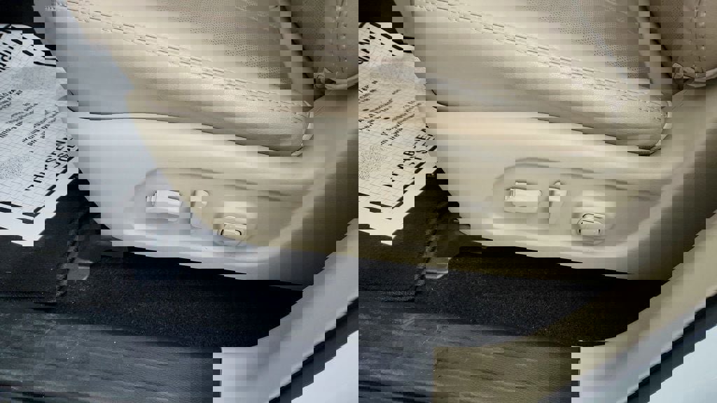 Used 2019 Nissan Pathfinder Platinum w/ Cargo Package image 12