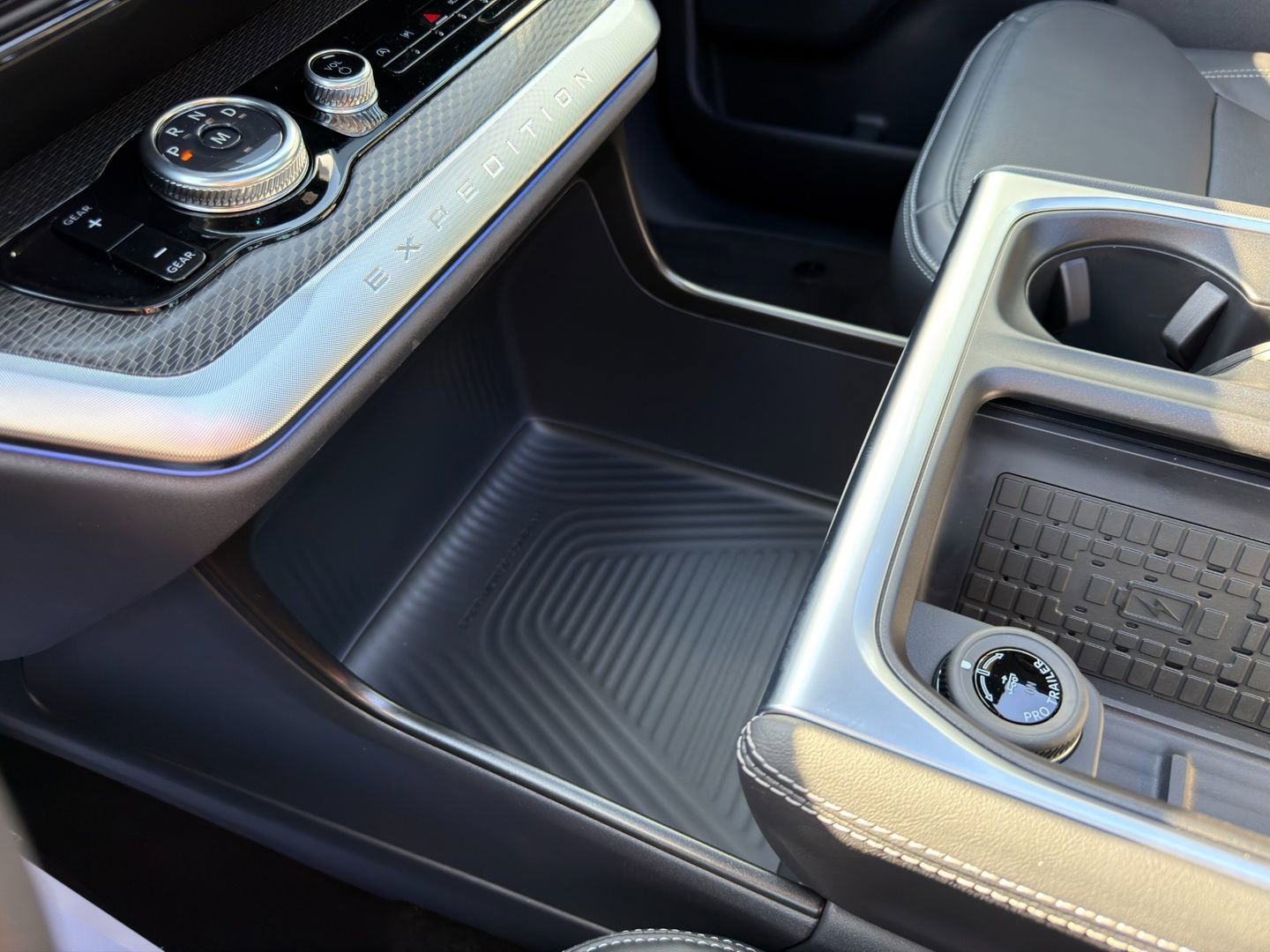 New 2025 Ford Expedition Max Platinum w/ Stealth Performance Package image 46