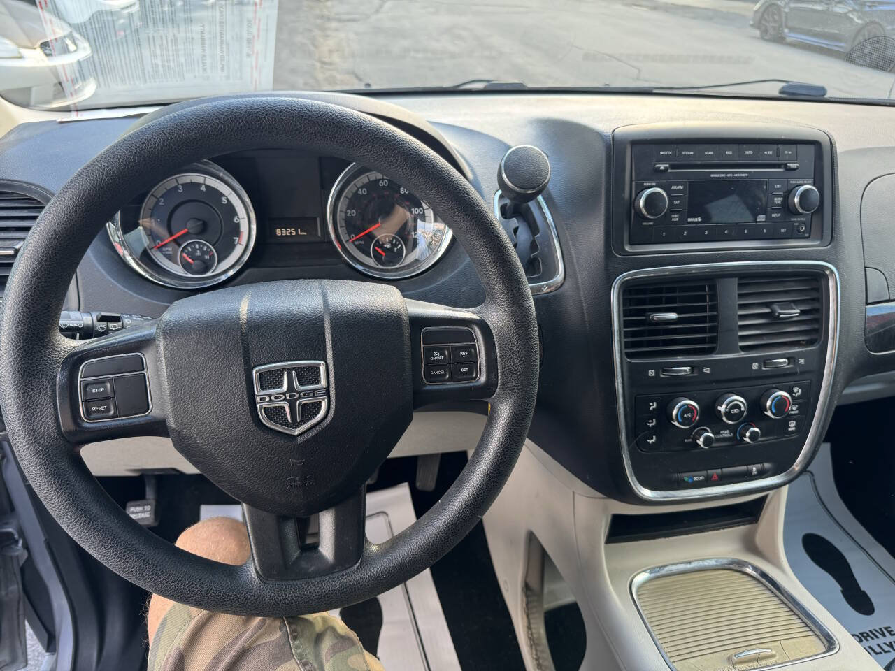 Used 2016 Dodge Grand Caravan SXT FWD image 8