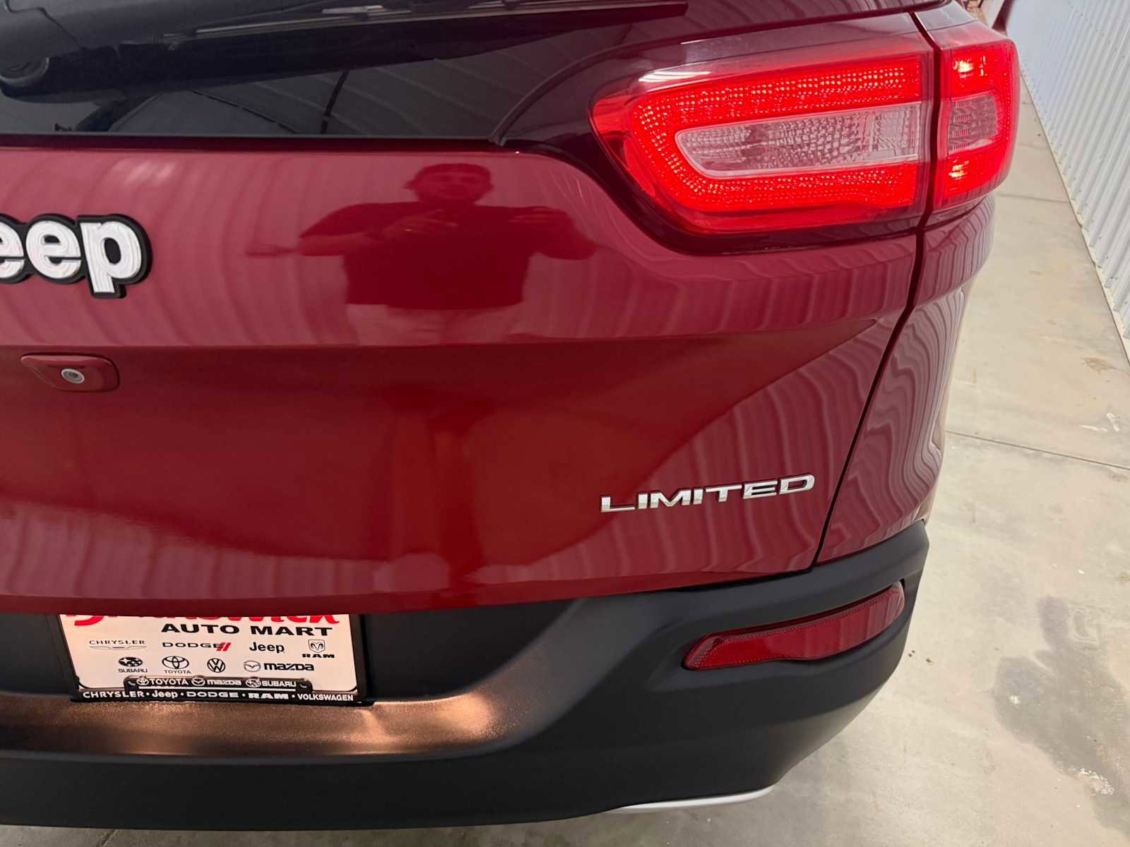 Used 2017 Jeep Cherokee Limited AWD/4WD image 18