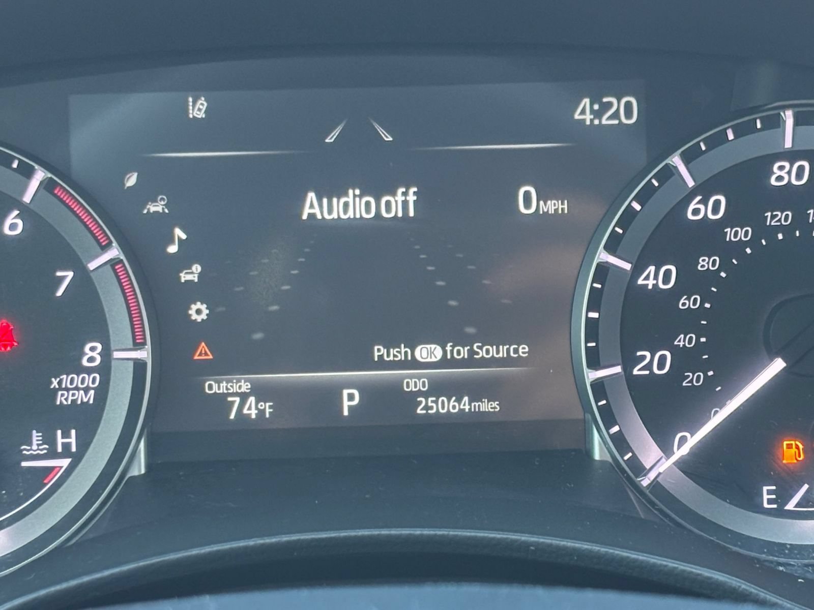Used 2025 Toyota Highlander LE FWD image 39