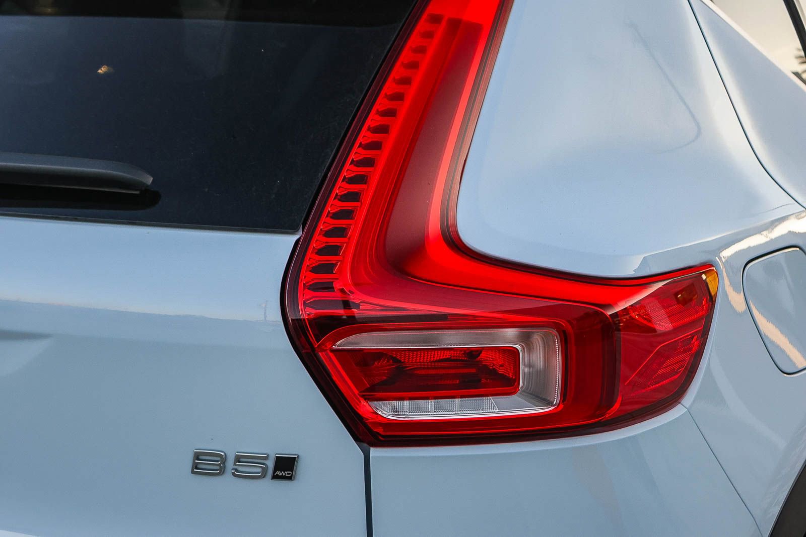 Used 2025 Volvo XC40 B5 Core image 12