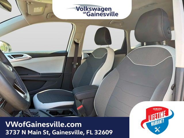 Used 2025 Volkswagen Taos SE FWD image 19