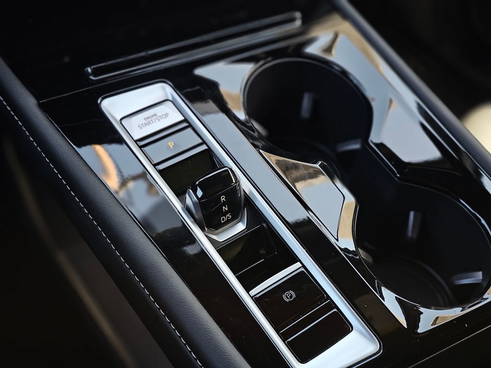 Used 2024 Volkswagen Atlas Cross Sport SEL Premium R-Line image 15