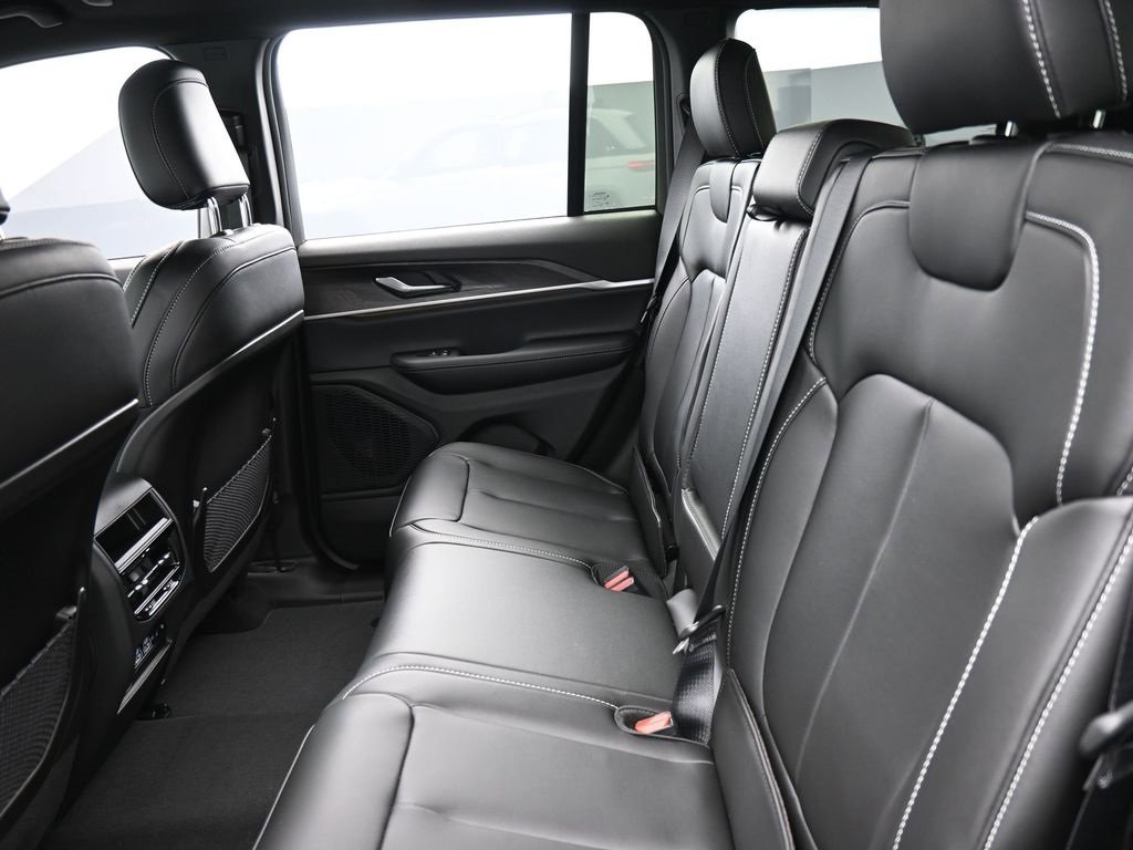 New 2025 Jeep Grand Cherokee Limited w/ Trailer Tow Package image 13
