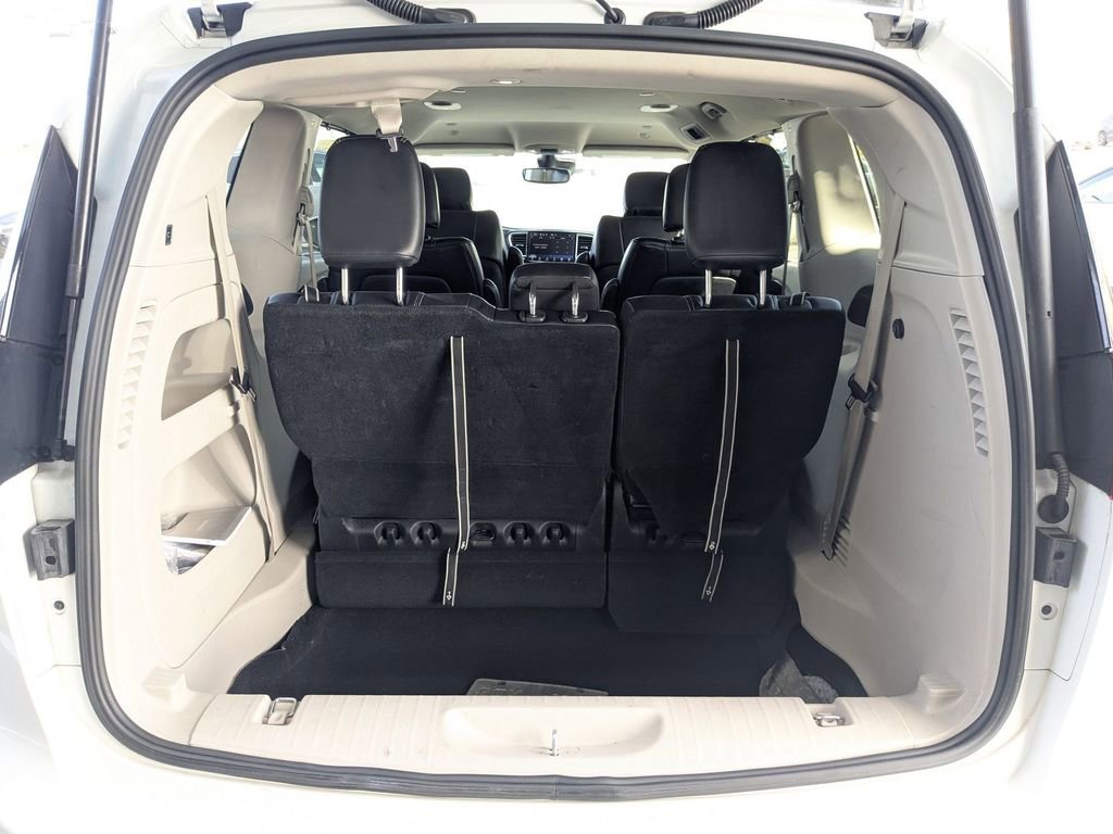 Used 2023 Chrysler Pacifica Touring-L image 30